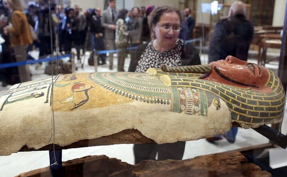 Private Full-Day Tour of Pyramids and Cairo's Treasures