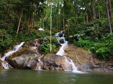 Kanching Waterfalls and Batu Caves Half-Day Tour in Kuala Lumpur