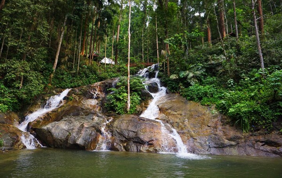 Kanching Waterfalls Tour with Batu Caves and Ramayana Cave (Shared with Hotel Pickup)