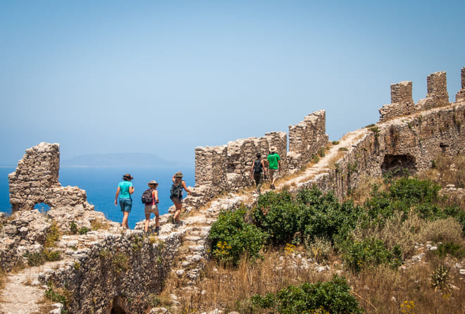Hiking around Navarino Bay 4
