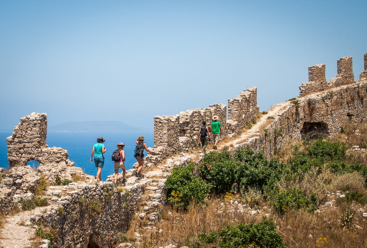 Hiking around Navarino Bay 4