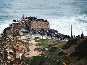 Private Tour of Nazaré's Big Waves and Óbidos from Porto