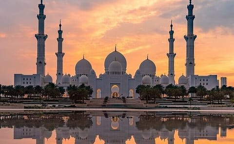 Abu Dhabi City Tour with Sheikh Zayed Mosque and Ferrari World