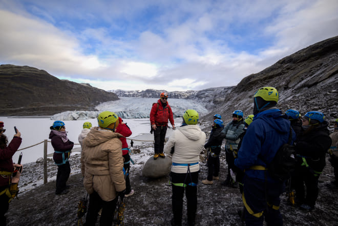 Caminata Glaciar en Sólheimajökull. Encuentro en el sitio (Solo en Español)