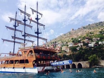 Catamaran Yacht Tour with Lunch in Alanya, Türkiye