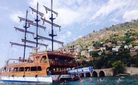 Catamaran Yacht Tour with Lunch in Alanya, Türkiye