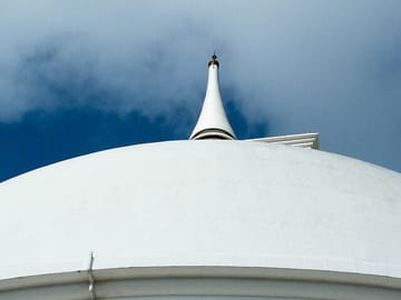 Kalutara Temple and Lunuganga Tour from Bentota