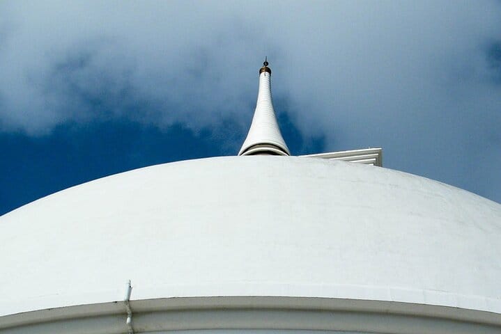 Kalutara Temple, Lunuganga Tour from Bentota 2