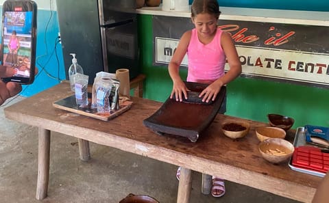 Maya Chocolate Making Tour in Belize with Hands-On Experience