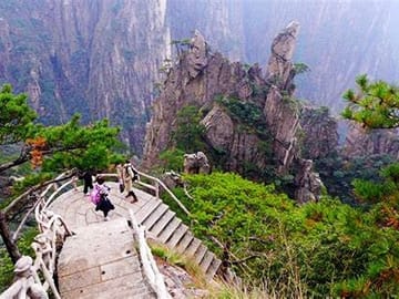 Yellow Mountain Xihai Grand Canyon Hiking Private Day Tour