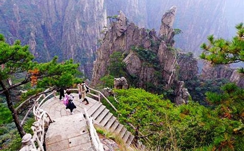 Private Day Hike in Yellow Mountain Xihai Grand Canyon