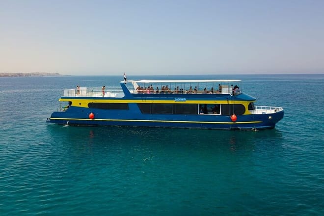 Semi Submarine Sea Trip with Parasailing &amp; Turkish bath -Hurghada