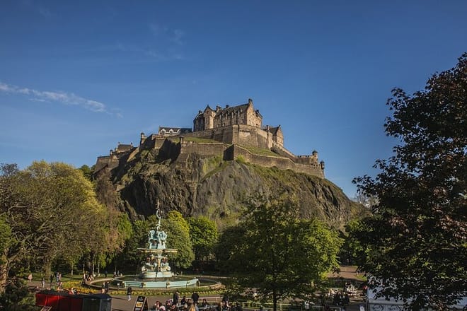 Edinburgh Private Walking tour with a Professional Guide 3