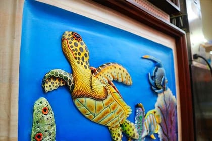 Roatan Sightseeing to the Chocolate, Cameo, Cigars & Rum Factories