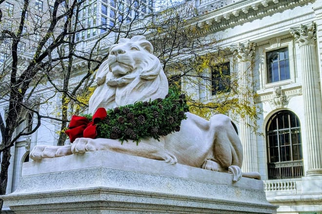 5th Ave Holiday Lights Walking Tour with Rockefeller Tree photo 4