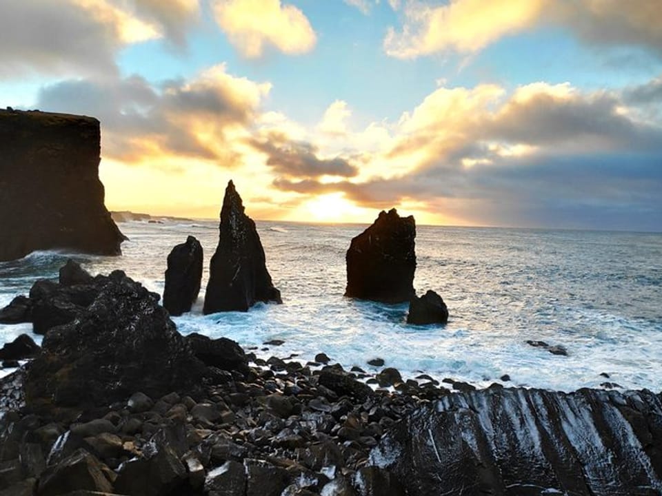 Blue Lagoon Premium & Reykjanes Peninsula | Private day Tour in a Mercedes Benz — Diamond tours Iceland ehf