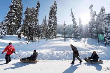 Luxury 6-Day Kashmir Tour with Houseboat Stay from Srinagar