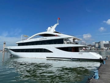 From Hanoi : Leona Cruise 5-star Halong Bay Day Trip