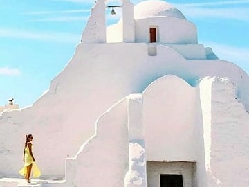 Mykonos Town Walking Tour and Beach Picnic Experience