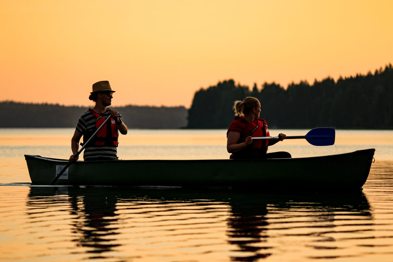 Summer canoeing experience in Lapland