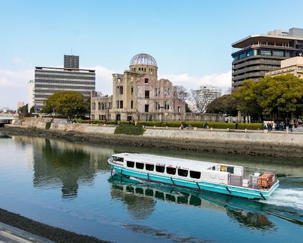 Private Sightseeing Walking Tour in Hiroshima with a Guide photo 2