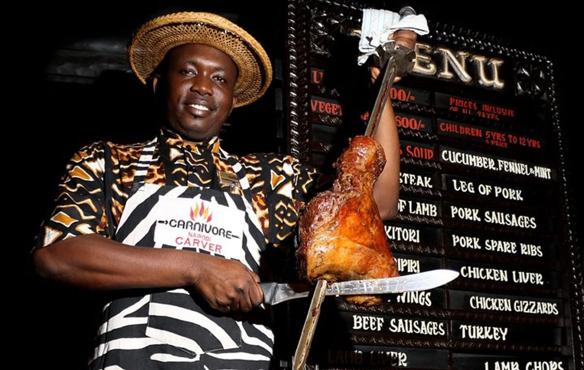 Best Day Giraffe Center, Elephant Orphanage, Bomas of Kenya & Dinner Carnivore