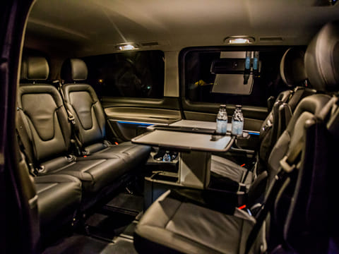 Private Transfers Reykjavik Airport - Reykjavik - Private Jet - V class 4x4 5 PAX / SUV 5 PAX, photo 3