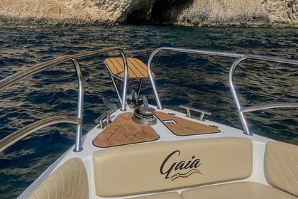 1 Hour Private Boat Tour to Crystal Lagoon and Blue Lagoon Comino