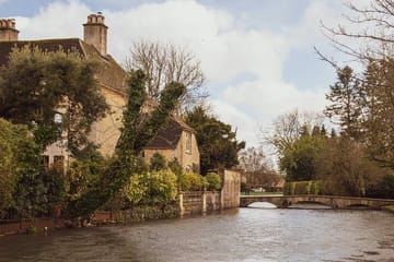 Oxford and Bourton-on-the-Water Day Tour from London