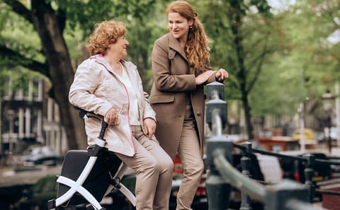 Photoshoot Experience at Damrak Waterfront in Amsterdam