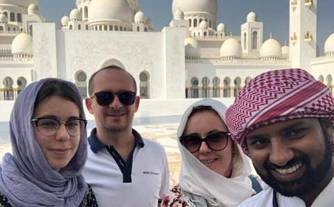 Private Multilingual Tour of Abu Dhabi's Cultural Highlights