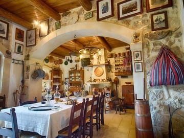 Cretan Dinner and Traditional Music Experience in Rethymno