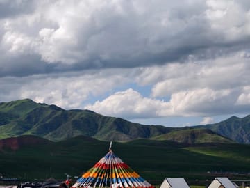 From Lanzhou: Labrang Monastery & Sangke Grassland Day Tour
