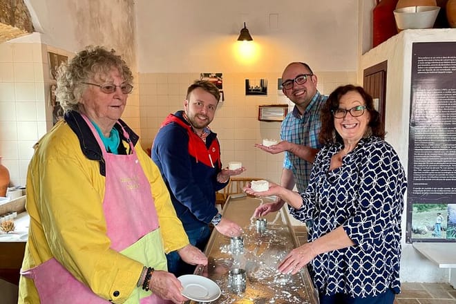 Private Cheese-Making & Wine Tour: Azeitão & Sesimbra from Lisbon