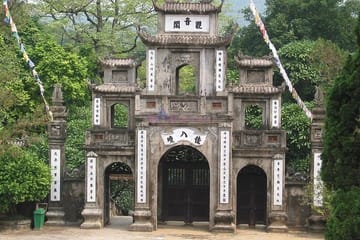 Day Trip to Perfume Pagoda from Hanoi with Guided Tour