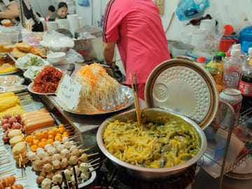 Hai Phong Day Trip: Food and Culture Tour from Hanoi