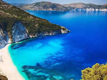 Melissani Lake and Drogarati Cave Half-Day Tour in Chaliotata