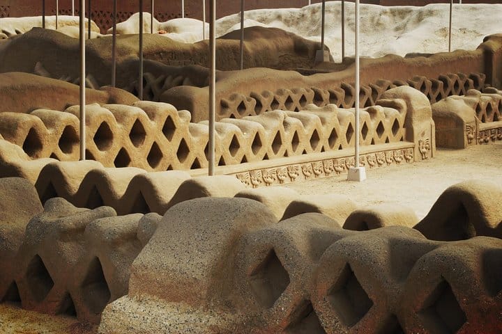 Trujillo Combo Tour: Temple of the Dragon, Chan Chan and Huanchaco