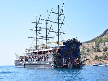 Alanya Boat Tour with Lunch and Drinks Along the Coast
