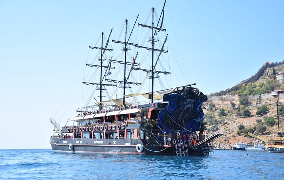 All-Inclusive Alanya Boat Tour with Lunch and Soft Drinks