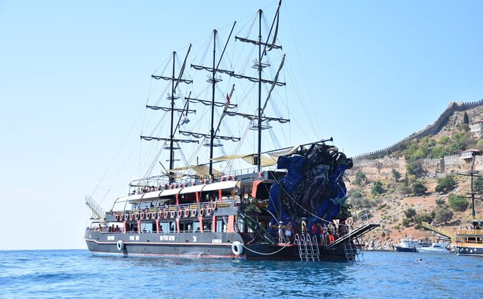 Alanya Boat Tour with Lunch and Drinks Along the Coast