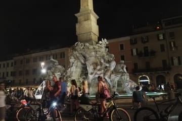 Private Night Bike Tour of Rome with Views of the Forum