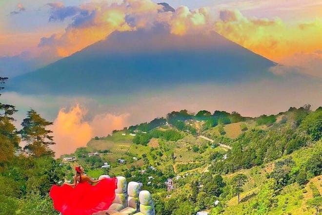 Hobbitenango & Antigua Shared Day Tour 9
