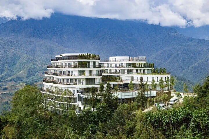 Sapa Trekking 2 Days Tour with Overnight in Hotel By Cabin Bus