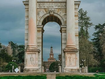 Professional Photography Session at Arco della Pace in Milan