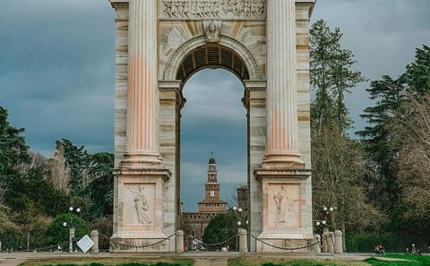 Professional Photography Session at Arco della Pace in Milan