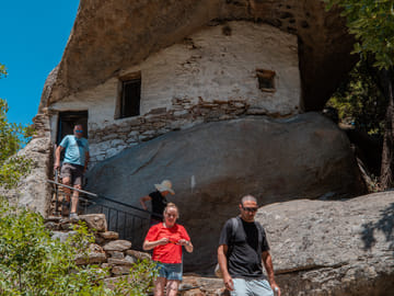 Hike to Alama falls