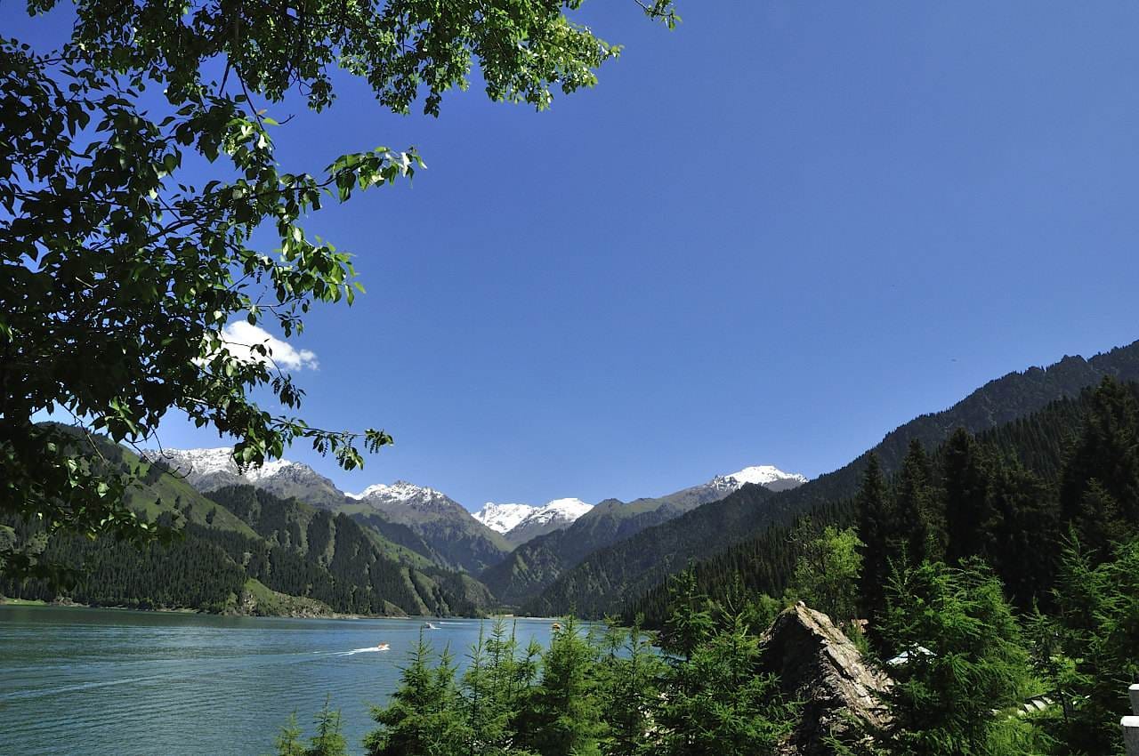 Private Day Tour to Tianchi Heavenly Lake and Red Hill from Urumqi 2