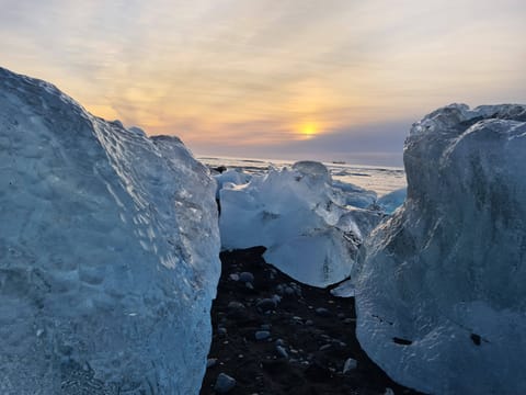 Jökulsárlón & Diamond Beach – A Tailored Private South Coast Experience for Families, photo 3