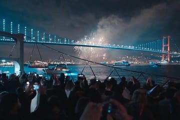 Istanbul New Year’s Eve Dinner Cruise With Fireworks Shows 2026